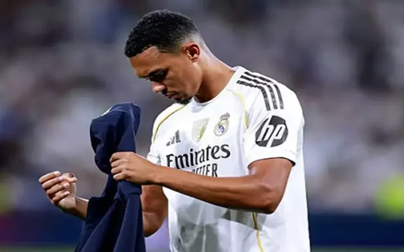 إصابة أرنولد.. غياب عن مانشستر سيتي والكلاسيكو مع ريال مدريد